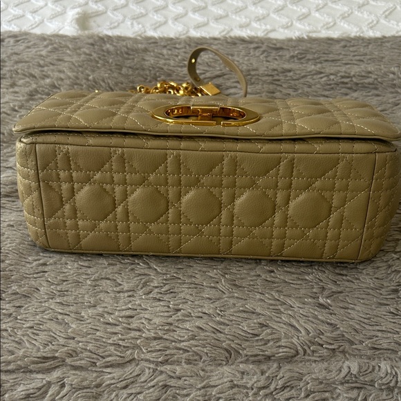Elegant Taupe Quilted Shoulder Bag - Picture 6 of 9